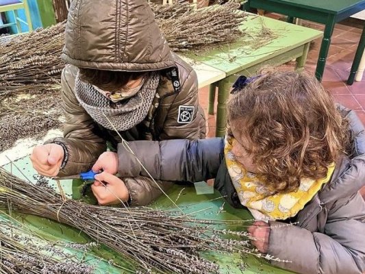 Aquest dissabte va tenir lloc el tradicional taller d'Atxes de Reis del Parc de les Olors de Taradell