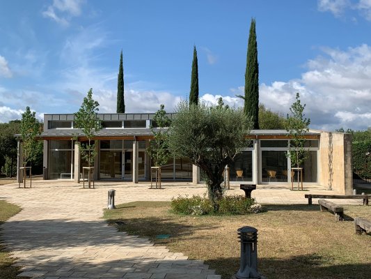 La sala aconfessional del Tanatori ja disposa de climatització i sonorització