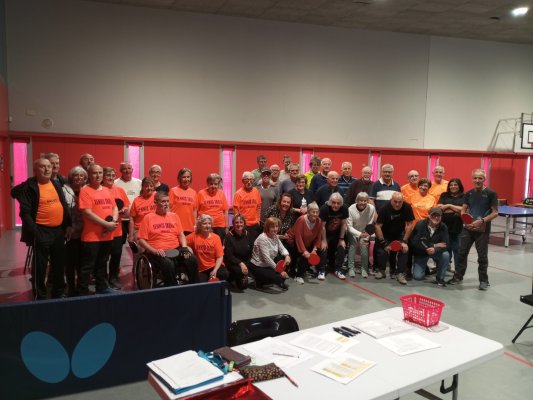 Primera trobada de tennis taula per a la gent gran d’Osona amb gran èxit a Taradell