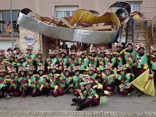 Els Troneres conquereixen el Carnaval de Centelles