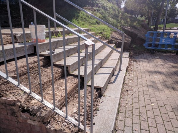 Rehabilitació de les escales d\'accés al Pavelló Municipal