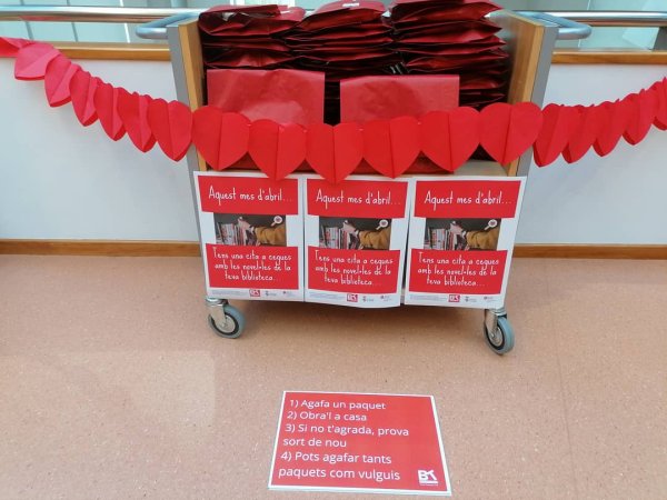 Aquest mes d'abril... tens una cita a cegues amb les novel·les de la Biblio! Aquest mes d'abril... tens una cita a cegues amb les novel·les de la Biblio!