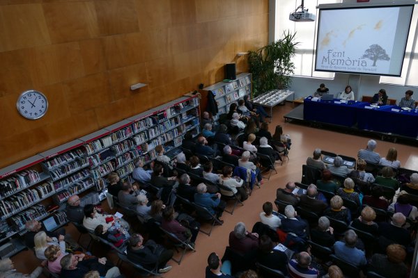 La biblioteca s'omple en l'acte anual del Grup de Recerca