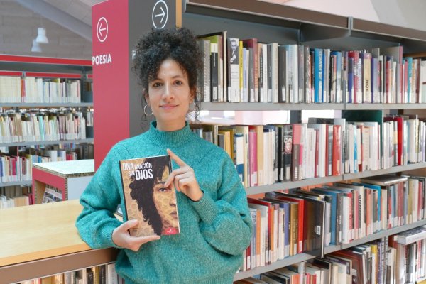 La taradellenca Karima Ziali presenta a la Biblioteca la seva primera novel·la La taradellenca Karima Ziali presenta a la Biblioteca la seva primera novel·la