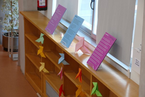 Visita l'exposició 'Abril Poètic 2022' a la Biblio