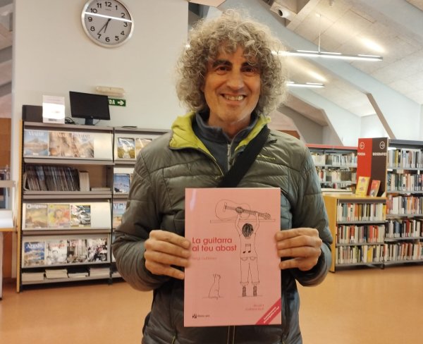 Sergi Gutiérrez presentarà el tercer volum del llibre 'La guitarra al teu abast' a la Biblio