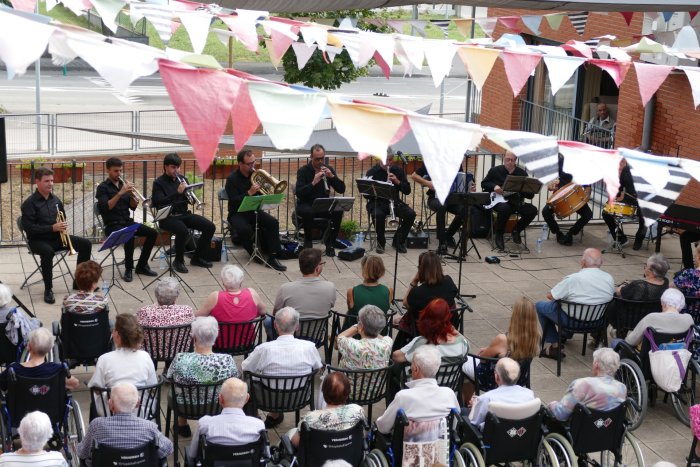 FOTOS. Tercer dia de Festa Major: Serenates, concert i ball amb l'orquestra Venus i torneig de Punxats