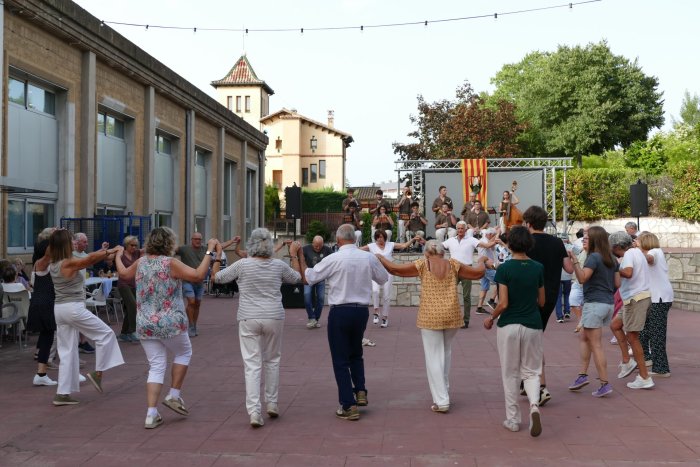 FOTOS. Desè dia de festa major. Sardanes berenar i documental sobre el CAU