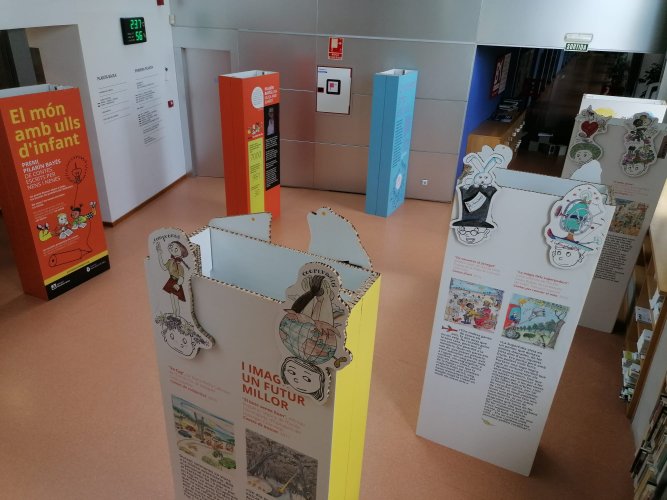 La Biblioteca Antoni Pladevall i Font acull l’exposició ‘El món amb ulls d’infant’ 
