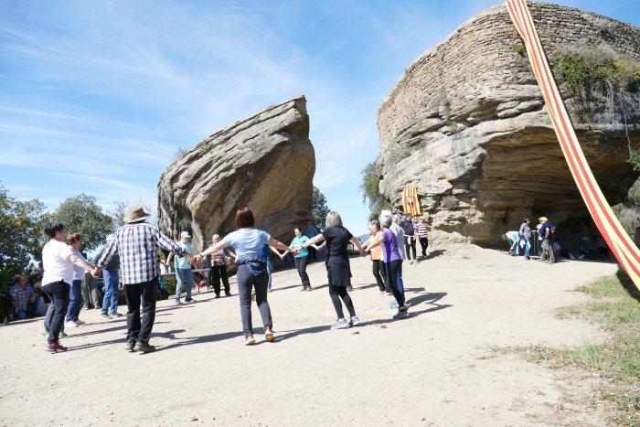 FOTOS. Sardanes al Castell d'en Boix