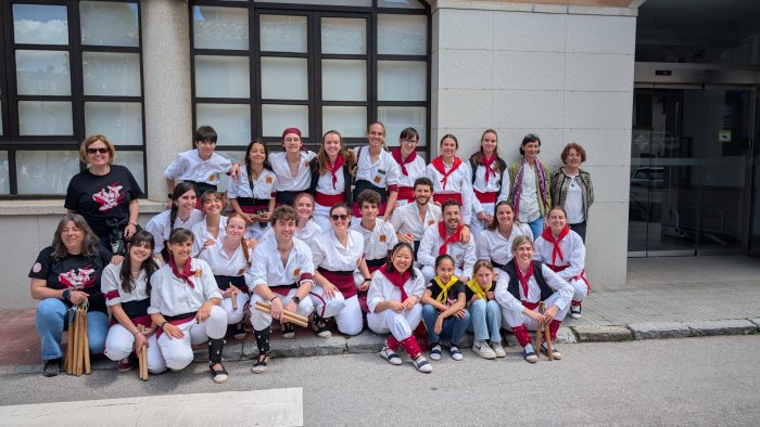 FOTOS. Animada ballada de bastons per Pasqua