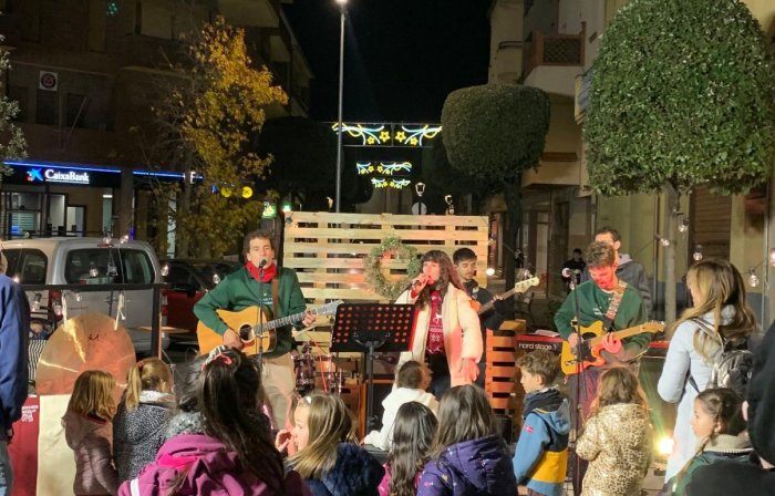 GALERIA DE FOTOS. Taradell encén el Nadal amb una xocolatada multitudinària i un concert festiu