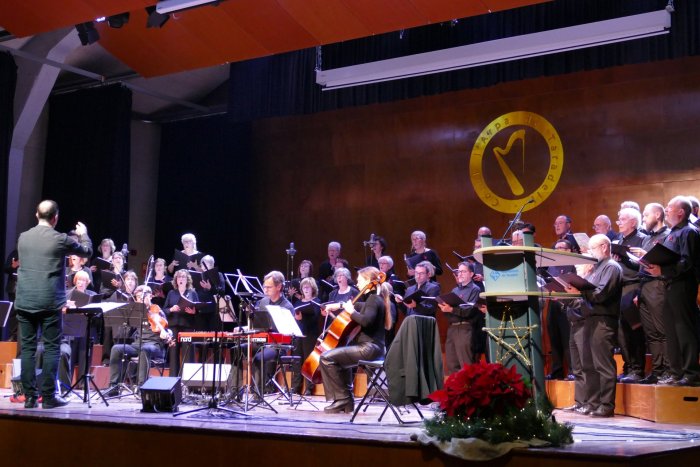 FOTOS: Concert de Nadal de la Coral l'Arpa de Taradell i La Violeta de Centelles