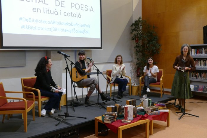 Dia Mundial de la Poesia i cloenda del projecte De Biblioteca a Biblioteca, de País a País Dia Mundial de la Poesia i cloenda del projecte De Biblioteca a Biblioteca, de País a País