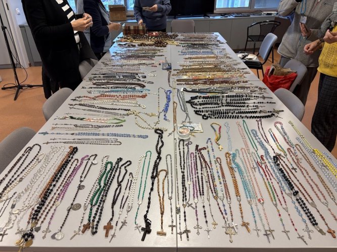 Exposició: 'La memòria dels objectes: el rosari'