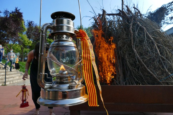 GALERIA DE FOTOS. Arribada de la Flama del Canigó i encesa de la foguera de Sant Joan