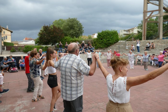 FOTOS. Sardanes-berenar amb la Cobla Lluïsos