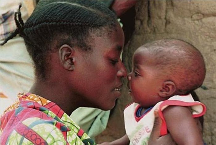 L'exposició 'Maternitats' arriba a la Biblioteca de Taradell