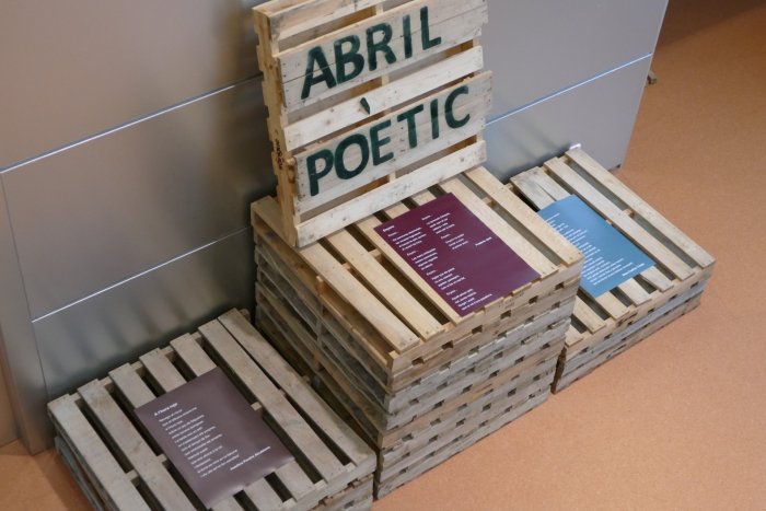 Els poetes de Taradell exposen a la Biblioteca