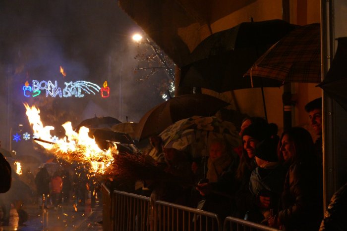 FOTOS: Els Reis de l'Orient porten pluja