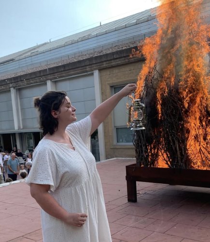 FOTOS I VÍDEOS. La prerevetlla de Sant Joan i l'arribada de la Flama del Canigó, un èxit