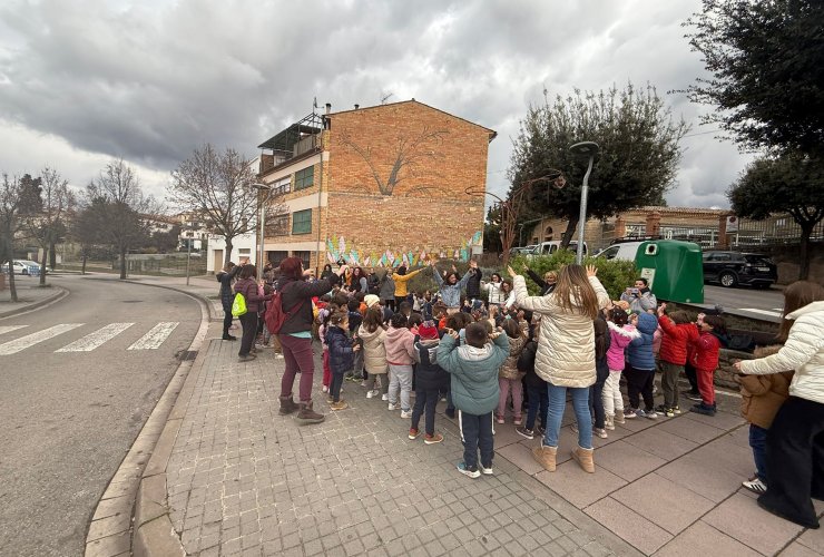 Els infants de Taradell es troben per celebrar el Dia Internacional dels Drets dels Infants