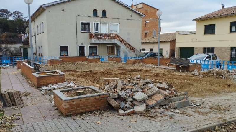 Obres plaça torras i bages (1)