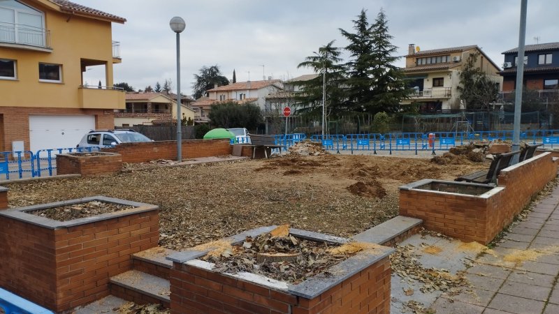 Obres plaça torras i bages (2)