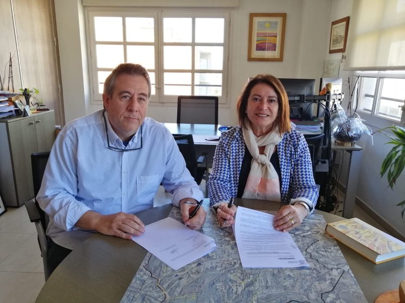 Signatura del conveni 2023 amb l\'Associació de Botiguers de Taradell