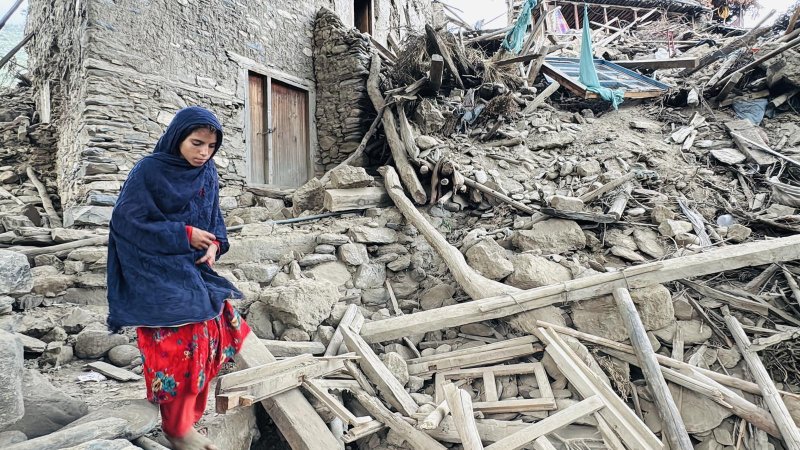 Terratrèmol Afganistan dones