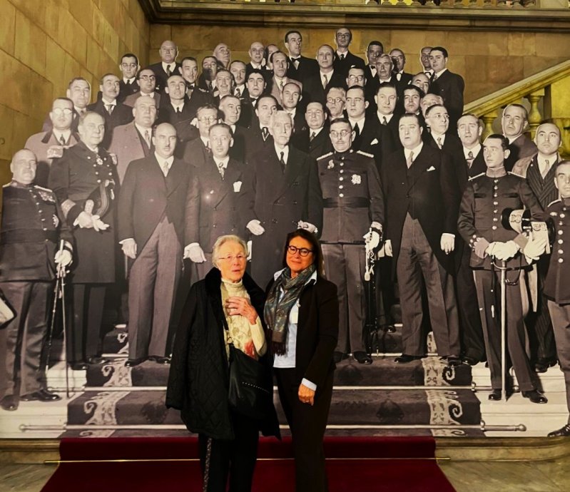 Rosa Viadiu i Mercè Cabanas a l\'homenatge als diputats de la primera legislatura (any 1932) del Parlament de Catalunya