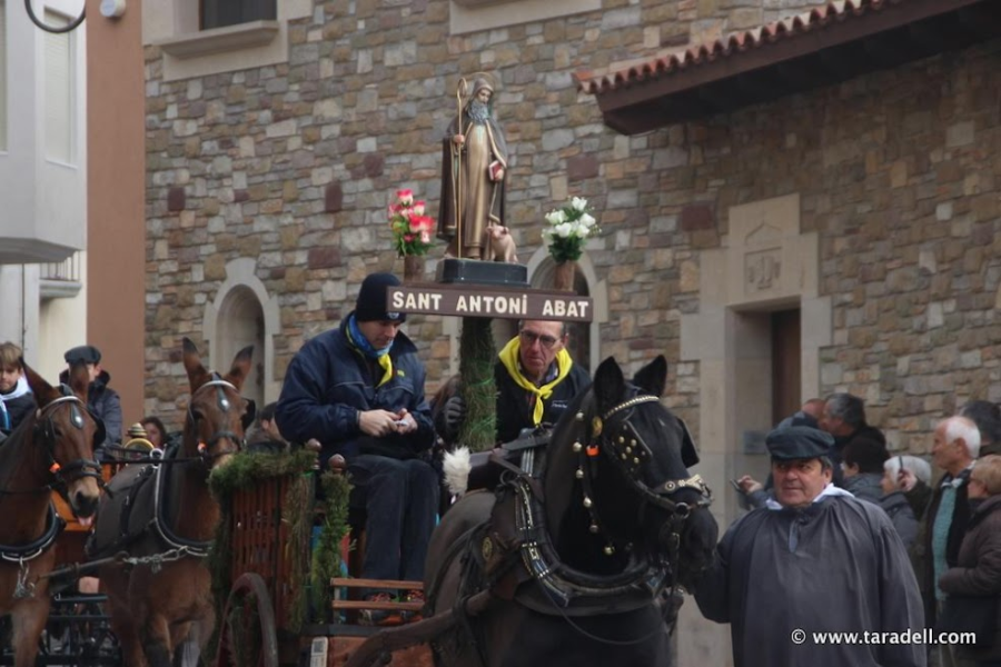 Carro del Sant al Passant dels Tres Tombs de Taradell 
© Taradell.com