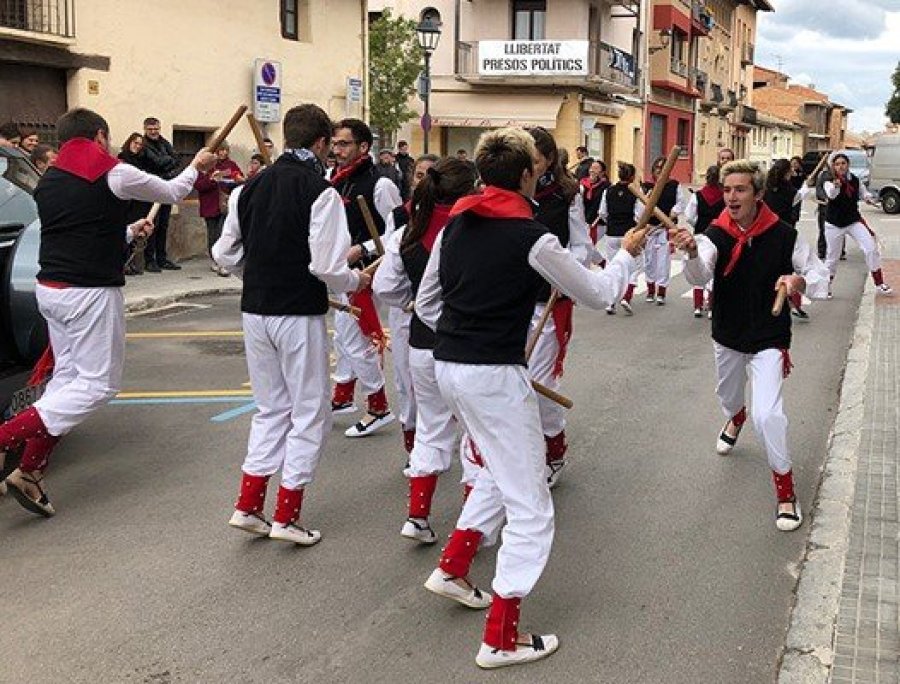 Ball de bastons del diumenge de Pasqua, any 2019 - Esbart de Dansaires Sant Genís
