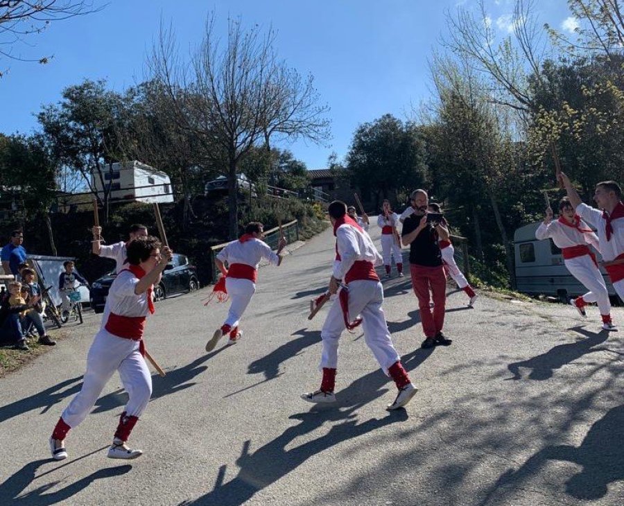 Ballada de bastons per Pasqua, al Càmping La Vall Ballada de bastons per Pasqua, al Càmping La Vall