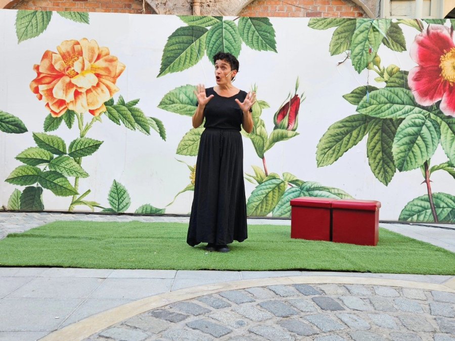 Monòlegs a la plaça Monòlegs a la plaça