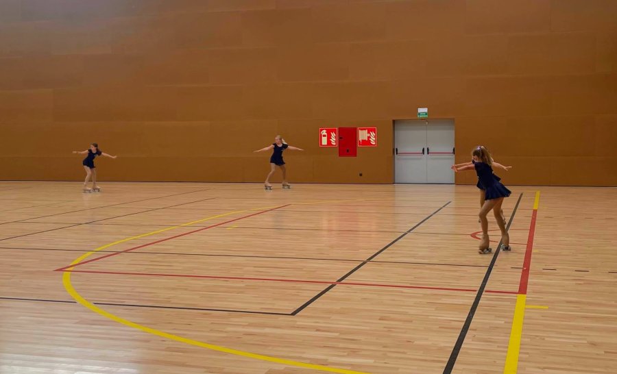 Patinatge artístic a la pista 2 del Pavelló Municipal d'Esports “El Pujoló” de Taradell Patinatge artístic a la pista 2 del Pavelló Municipal d'Esports “El Pujoló” de Taradell