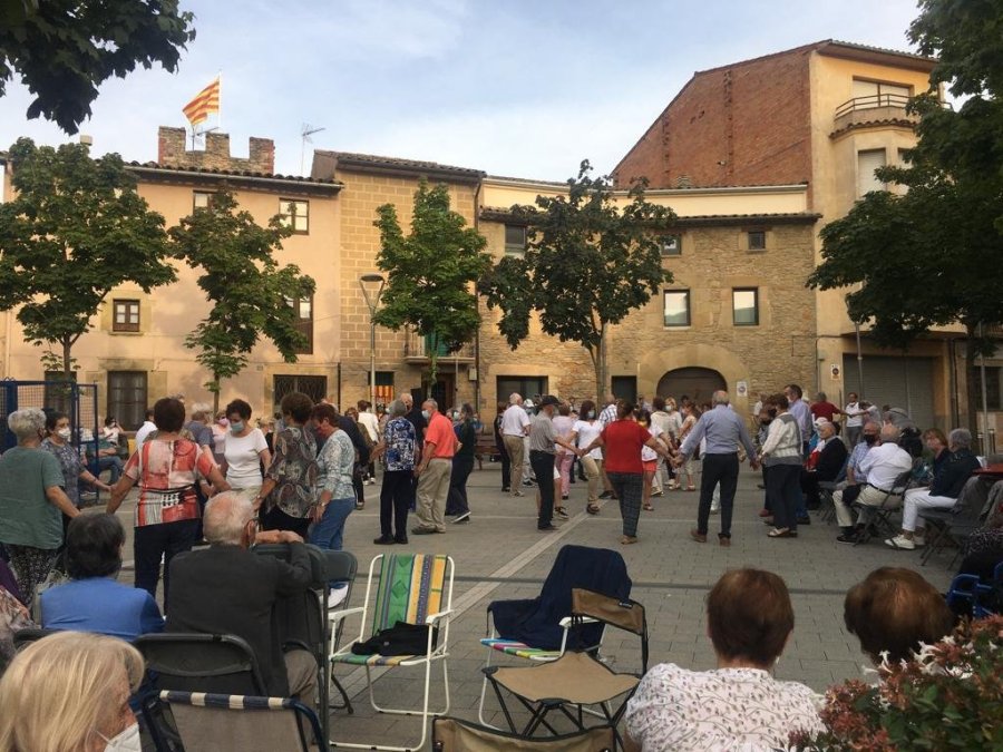Sardanes Plaça - Vila Jonquera Sardanes Plaça - Vila Jonquera