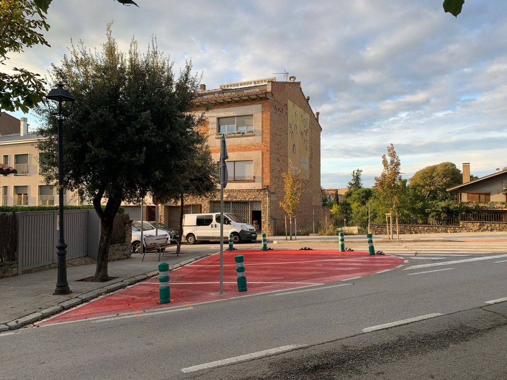 Cruïlla carrer Ramon Pou amb carretera de Balenyà Cruïlla carrer Ramon Pou amb carretera de Balenyà